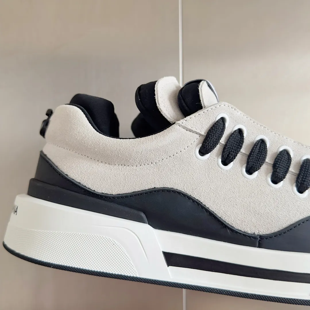 Factory price: 458💰D&G's latest Cushion series casual sports shoes, dad shoes, running shoes, original purchase and development, production, handmade, but always looking to the future. The new Cushion sneakers feature a two-tone suede upper accented by a mesh contrasting printed DG cross logo on the side. The lightweight, grippy rubber outsole adopts an innovative design to provide excellent performance, and the jacquard label adds timeless style. Exquisite packaging at the delivery counter🛍📦 ▪️ Fabric: Original custom-made first-layer cowhide ▪️ Lining: Original custom-made breathable towel lining ▪️ Sole: Original open-molded rubber material ▪️ Bottom thickness: 3.5CM ▪️ Size: Men's 38-45